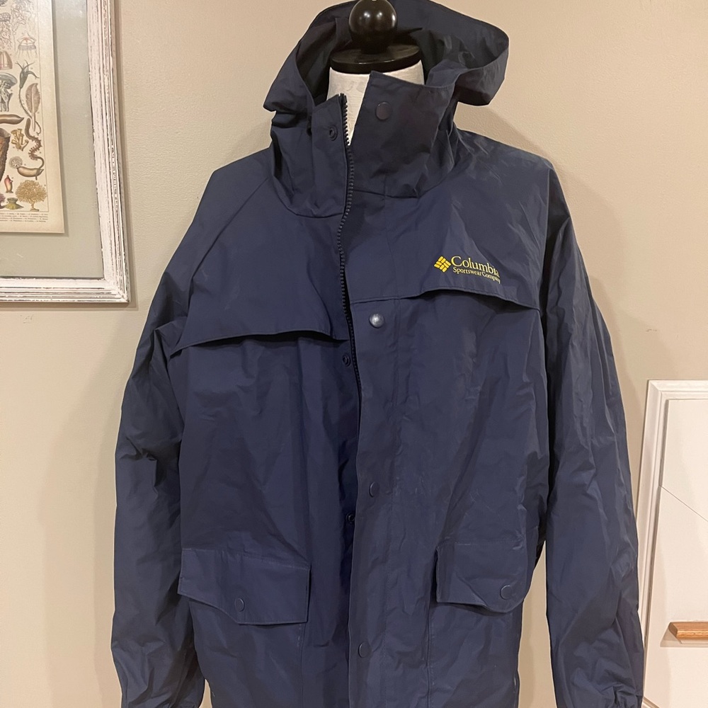 Mens Large Columbia Soft Shell Jacket.
